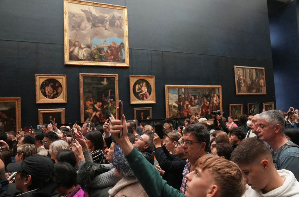 Pomogao im radnik obezbeđenja? Novi trag u istrazi pljačke Luvra; Lopovi ostavili i otisak prsta