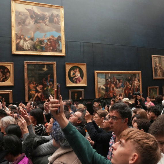 "Makar nisu ukrali Mona Lizu"; Posetioci u čudu kad su ponovo posetili Luvr FOTO