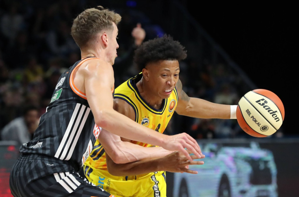 Dubai ne staje – stigao novi bek!