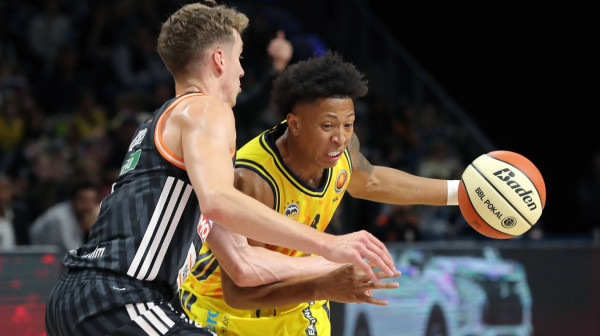 Dubai ne staje – stigao novi bek!