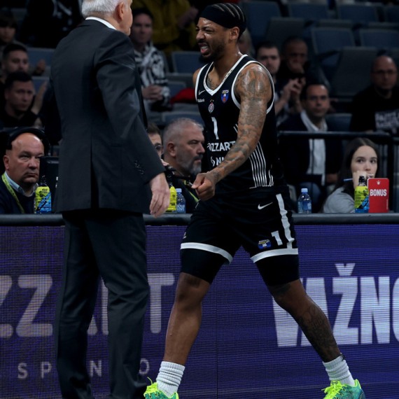 Karlik se oglasio: "Vraćam se!" FOTO