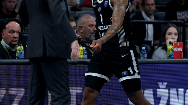 Karlik se oglasio: "Vraćam se!" FOTO