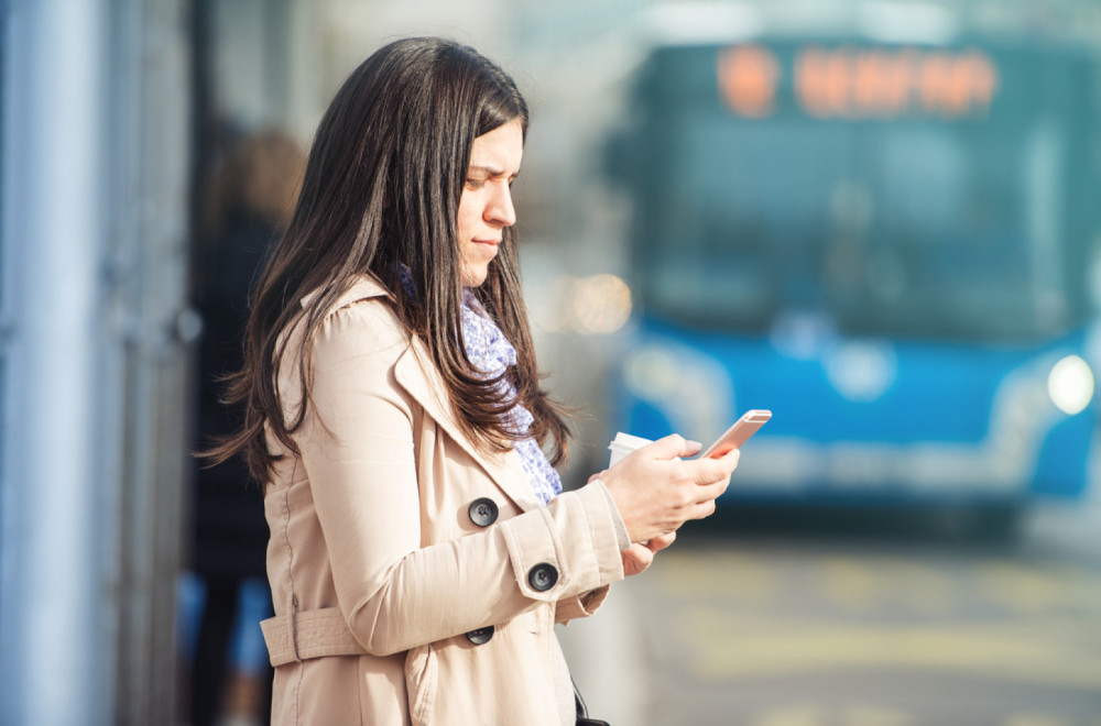 Prosula kafu u slivnik da bi stigla na bus: Ubrzo su joj prišli policajci