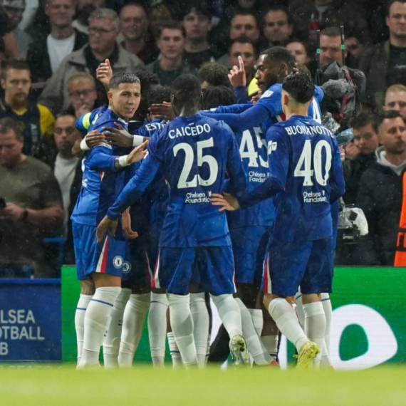 Čelsijevi tinejdžeri petardom ispratili Ajaks iz Londona – ubedljiv i Bajern VIDEO