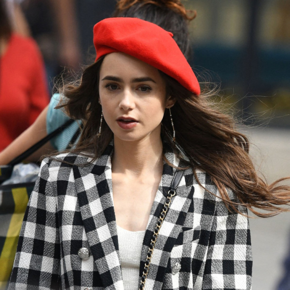 Stiže nova sezona Emili u Parizu; Fanovi ne mogu da dočekaju: "Trebaju nam ovakve serije" VIDEO