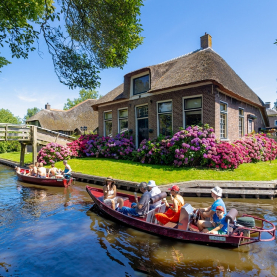 Selo iz snova gde nema buke, saobraćaja ni stresa – "Holandska Venecija" je pravi mali raj na zemlji VIDEO