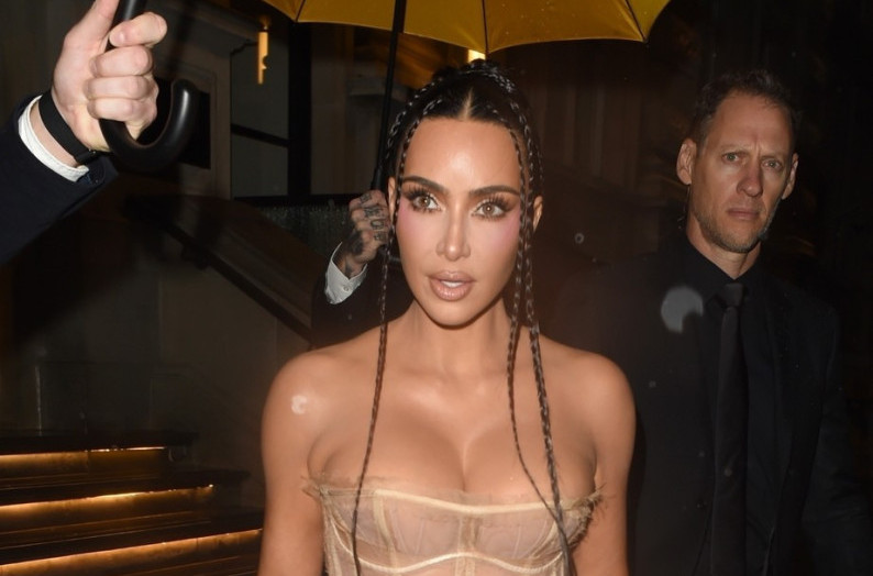 Kim Kardašijan šokirala Ameriku tvrdnjama o sletanju na Mesec