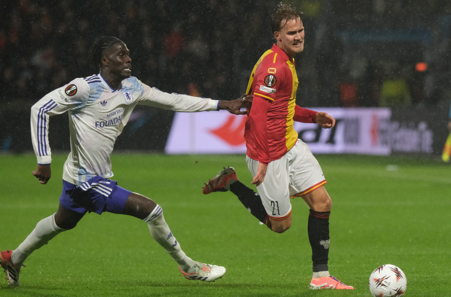 "Orlovi" šokirali Aston Vilu – iznenađenje u Holandiji VIDEO