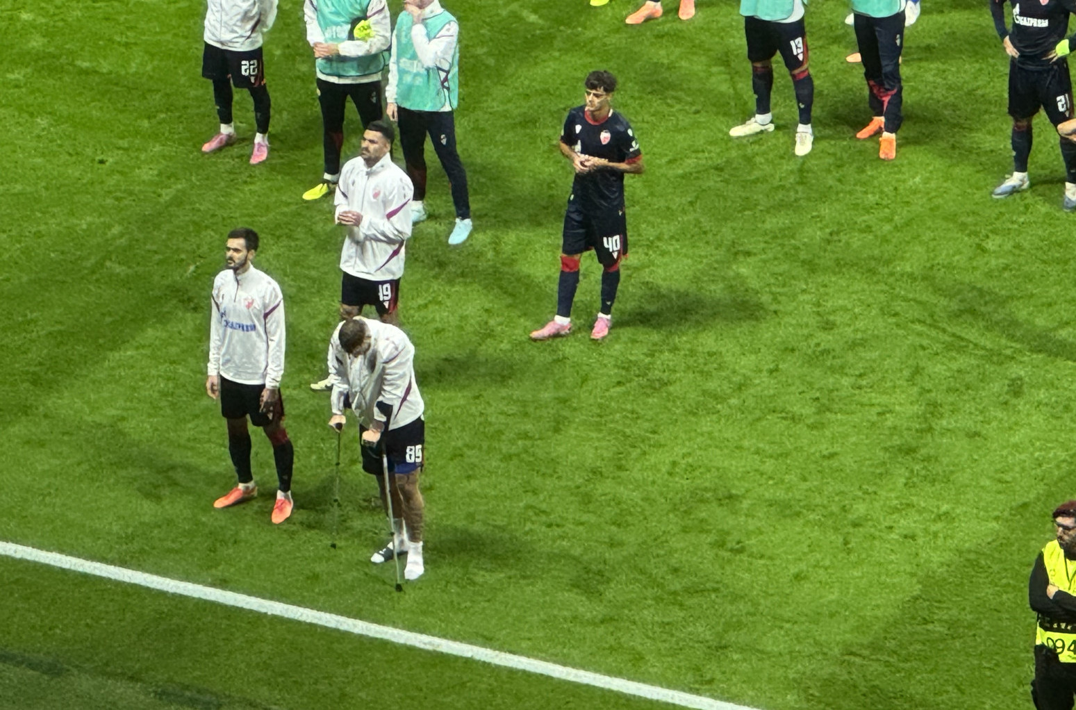 Arnautović na štakama VIDEO