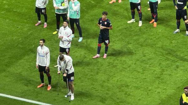 Arnautović na štakama VIDEO