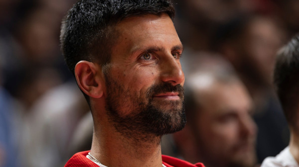 Specijalni gost: Novak Đoković bodri i crveno-bele! VIDEO