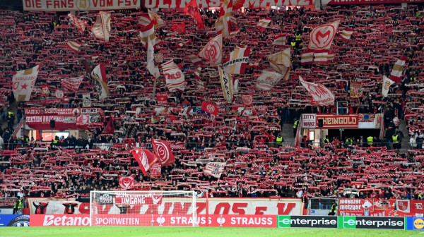 Navijači Majnca provocirali pristalice Zrinjskog: "Živeli partizani" VIDEO