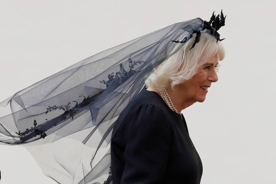 Prvi  zajednička molitva sa papom u poslednjih 500 godina: Kraljica iznenadila dres kodom FOTO