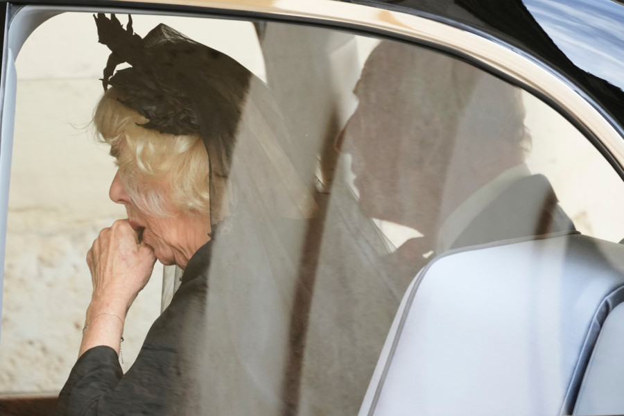 Prvi  zajednička molitva sa papom u poslednjih 500 godina: Kraljica iznenadila dres kodom FOTO