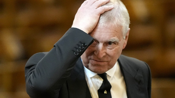 Princ Endrju izbačen iz vile usred noći zbog skandala s Epstajnom