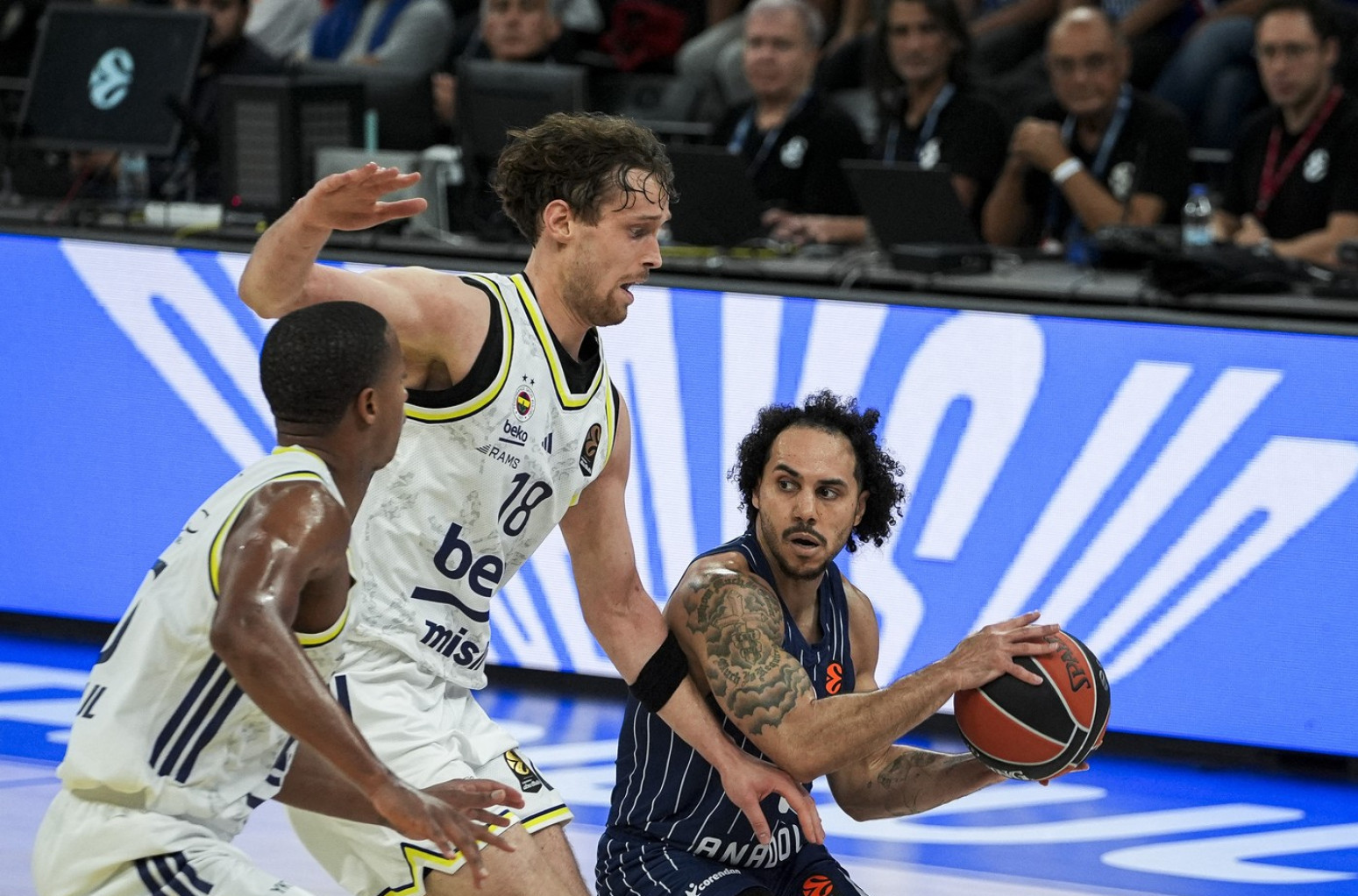 Kokoškov tone – Fener slomio Efes