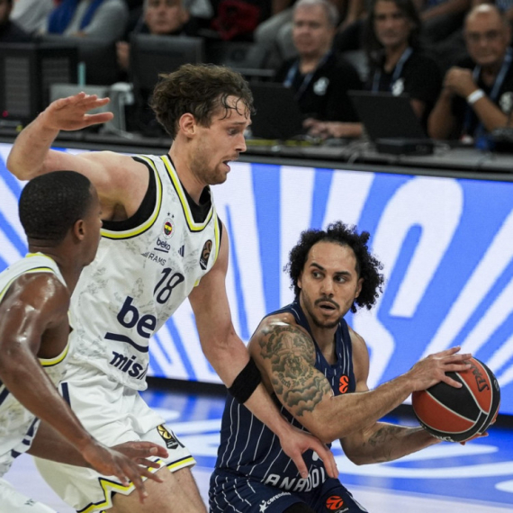 Kokoškov tone – Fener slomio Efes