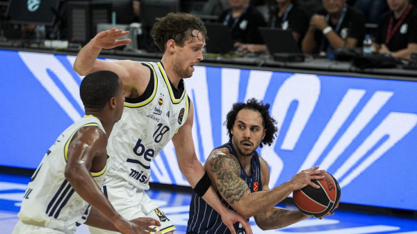 Kokoškov tone – Fener slomio Efes