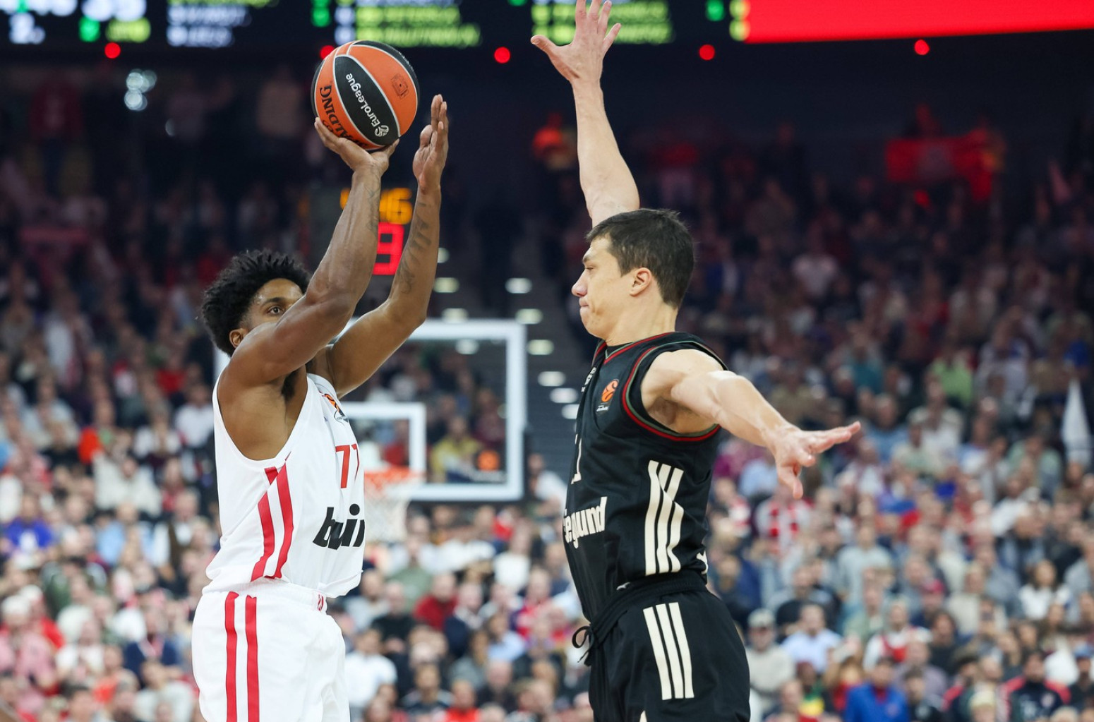 Oda Lučiću u Minhenu, ali Olimpijakos je bio "partibrejker" VIDEO