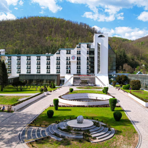 Banje na jugu Srbije oduševljavaju turiste: Lekovita voda i blato za koje se znalo još u doba Rimljana FOTO