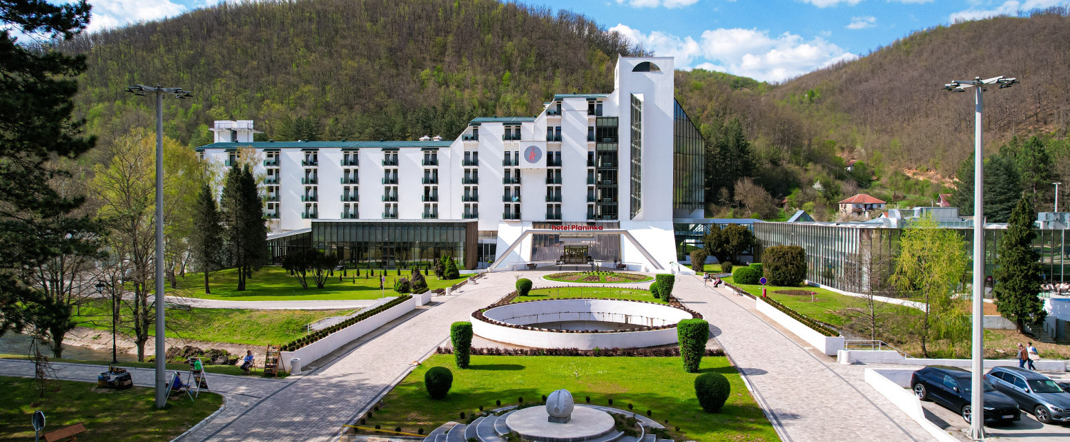 Banje na jugu Srbije oduševljavaju turiste: Lekovita voda i blato za koje se znalo još u doba Rimljana FOTO