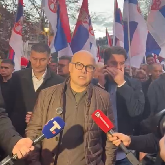 Vučević na skupu protiv blokada; Predsednik SNS stao uz građane VIDEO