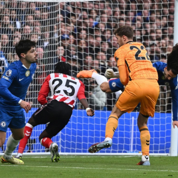 Sanderlend se više ne šali – pao i Čelsi na Bridžu – Lukić pogodio