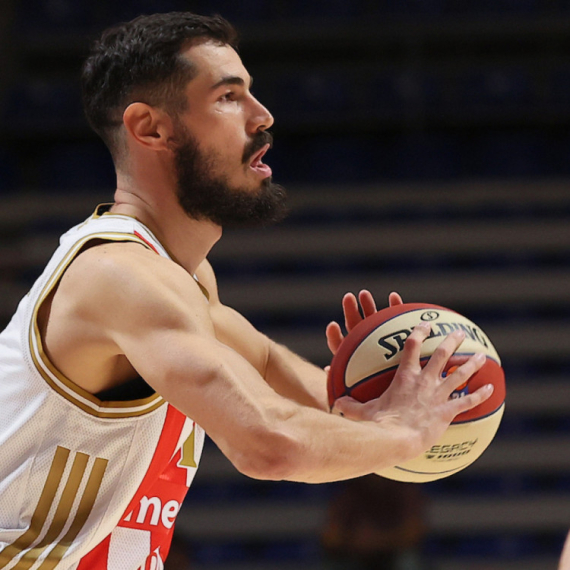 Pljušte trojke u Zadru – Zvezda vodi