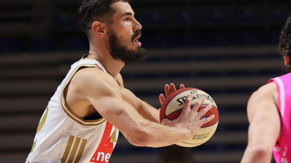 Pljušte trojke u Zadru – Zvezda vodi