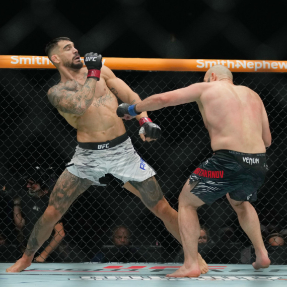 Rakić nokautiran, pa poručio: "Vratiću se" FOTO