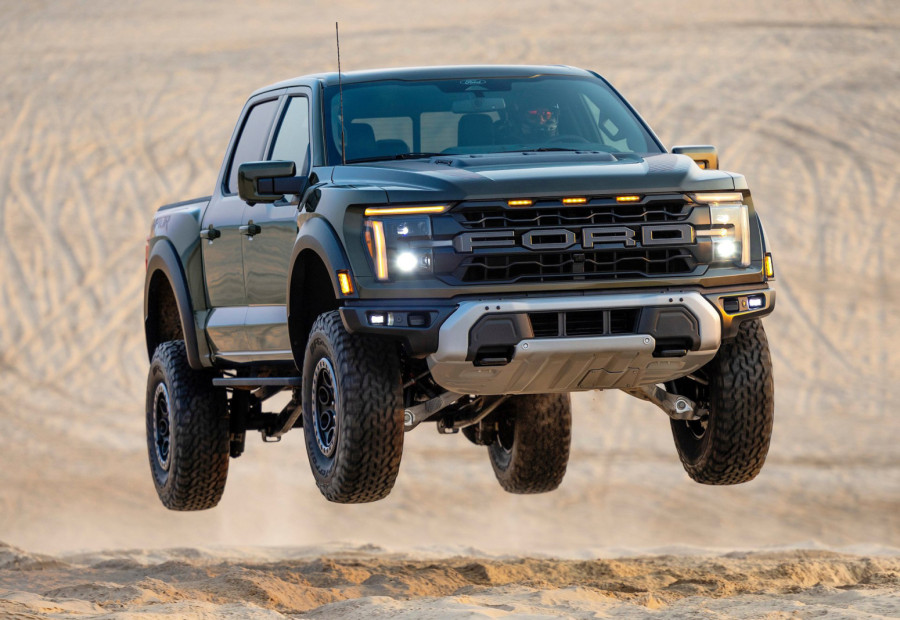 Japan kupuje Fordove kamionete da bi impresionirao Trampa tokom njegove posete