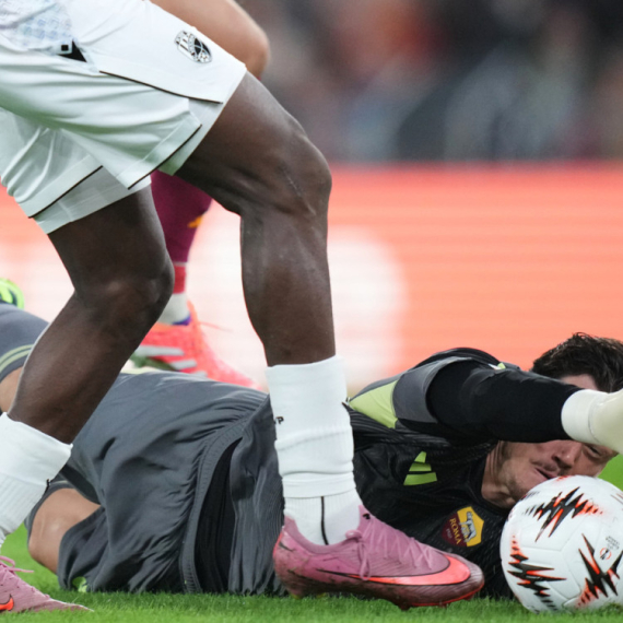 Svilar sačuvao mrežu – Roma pobedila