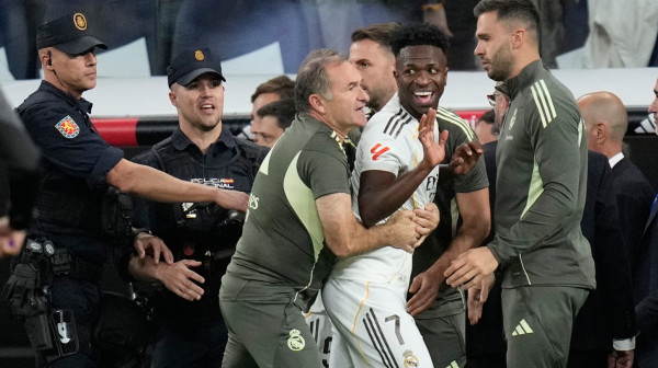 Vinisijus pobesneo – prvo na Alonsa, posle na Jamala VIDEO