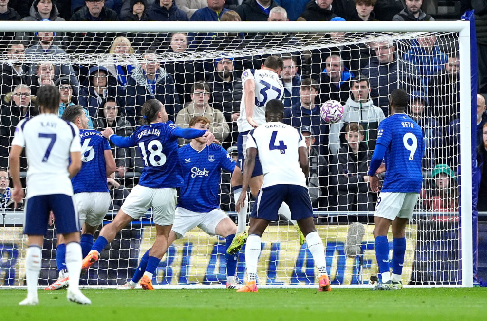 Totenhem porazio Everton i "preskočio" Siti i Junajted