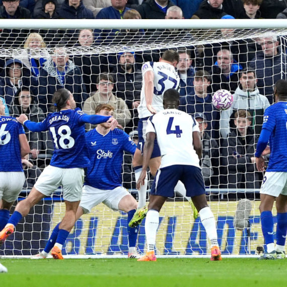Totenhem porazio Everton i "preskočio" Siti i Junajted