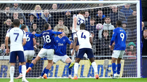 Totenhem porazio Everton i "preskočio" Siti i Junajted