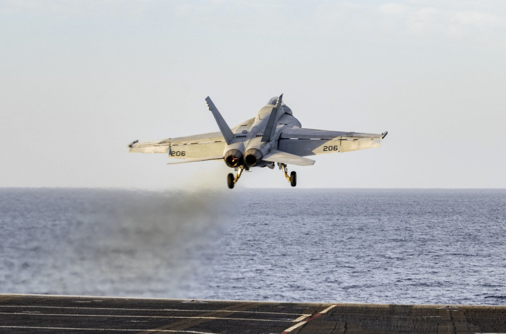 Srušili se helikopter i borbeni avion američke mornarice