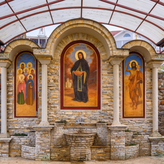 Danas je Sveta Petka: Veruje se da se dešavaju čuda, a ovo ne smete da radite