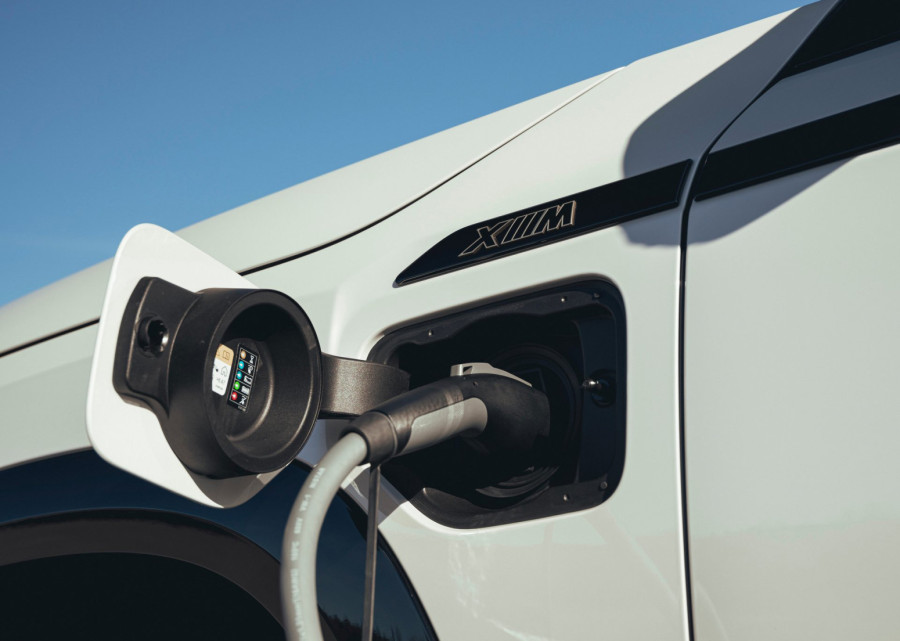 Nemačka ima plan da spase benzince i dizelaše: Plug-in hibridi moraće obavezno da se pune!