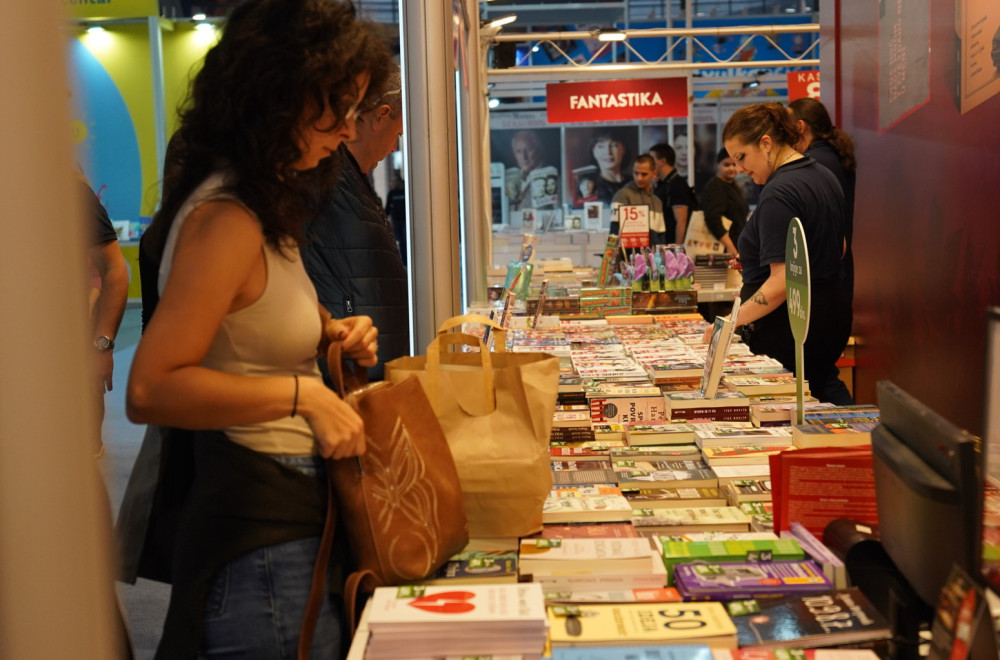 Knjige i za 100 dinara: Velike gužve na sajmu, evo šta se nudi, a šta traži FOTO