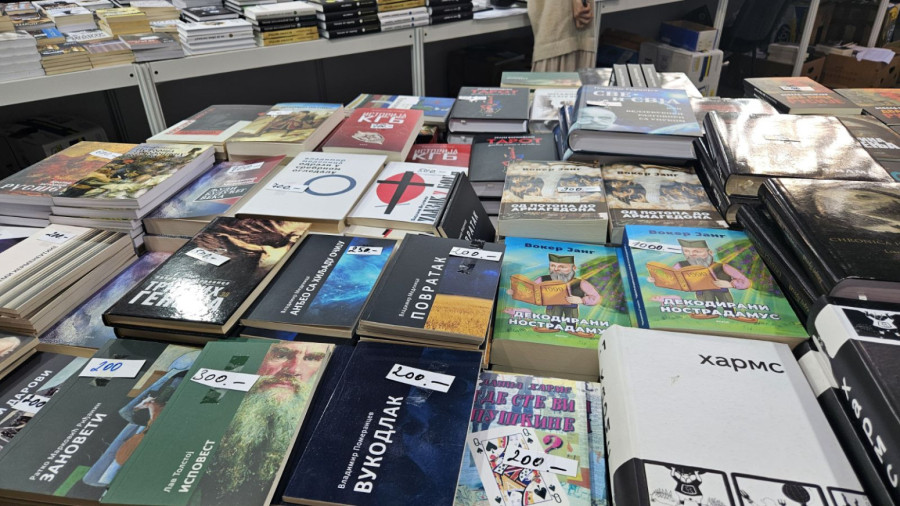 Knjige i za 100 dinara: Velike gužve na sajmu, evo šta se nudi, a šta traži FOTO