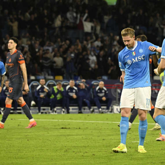 De Brujne šutirao toliko snažno penal da je pokidao zadnju ložu! VIDEO