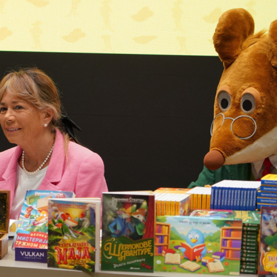 Fantastičan doček Elizabete Dami na Beogradskom sajmu knjiga FOTO