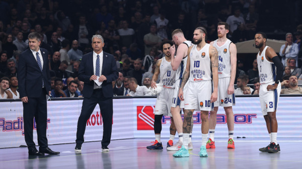 Efes "iselio" Evroligu iz Istanbula