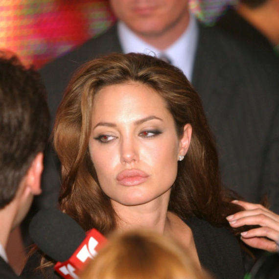 Anđelina Džoli ušla peške u Ukrajinu; vozač dobio jasnu naredbu FOTO