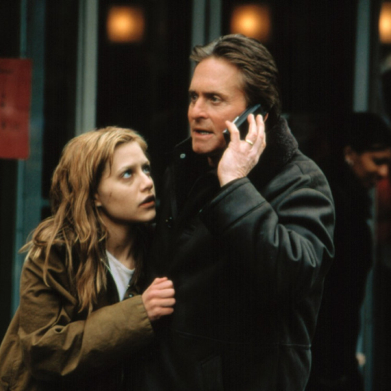 Psihološki triler sa Majklom Daglasom iz dvehiljaditih postao hit na Netflixu: Među najgledanijim je u Srbiji