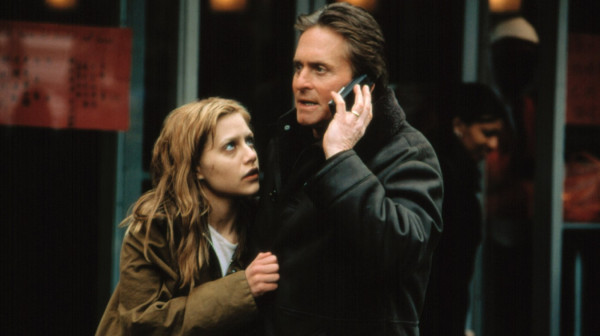 Psihološki triler sa Majklom Daglasom iz dvehiljaditih postao hit na Netflixu: Među najgledanijim je u Srbiji