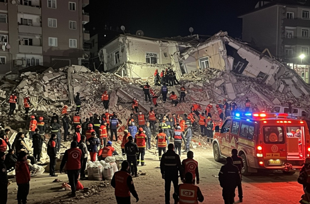Powerful earthquake hits Turkey: Residents flee in panic; Buildings collapse PHOTO/VIDEO