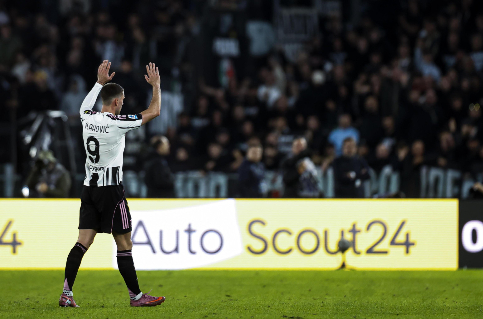 Vlahović se oglasio nakon otkaza za Hrvata FOTO