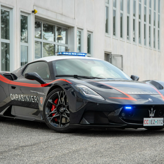 Karabinijeri dobili Maserati – neće juriti kriminalce